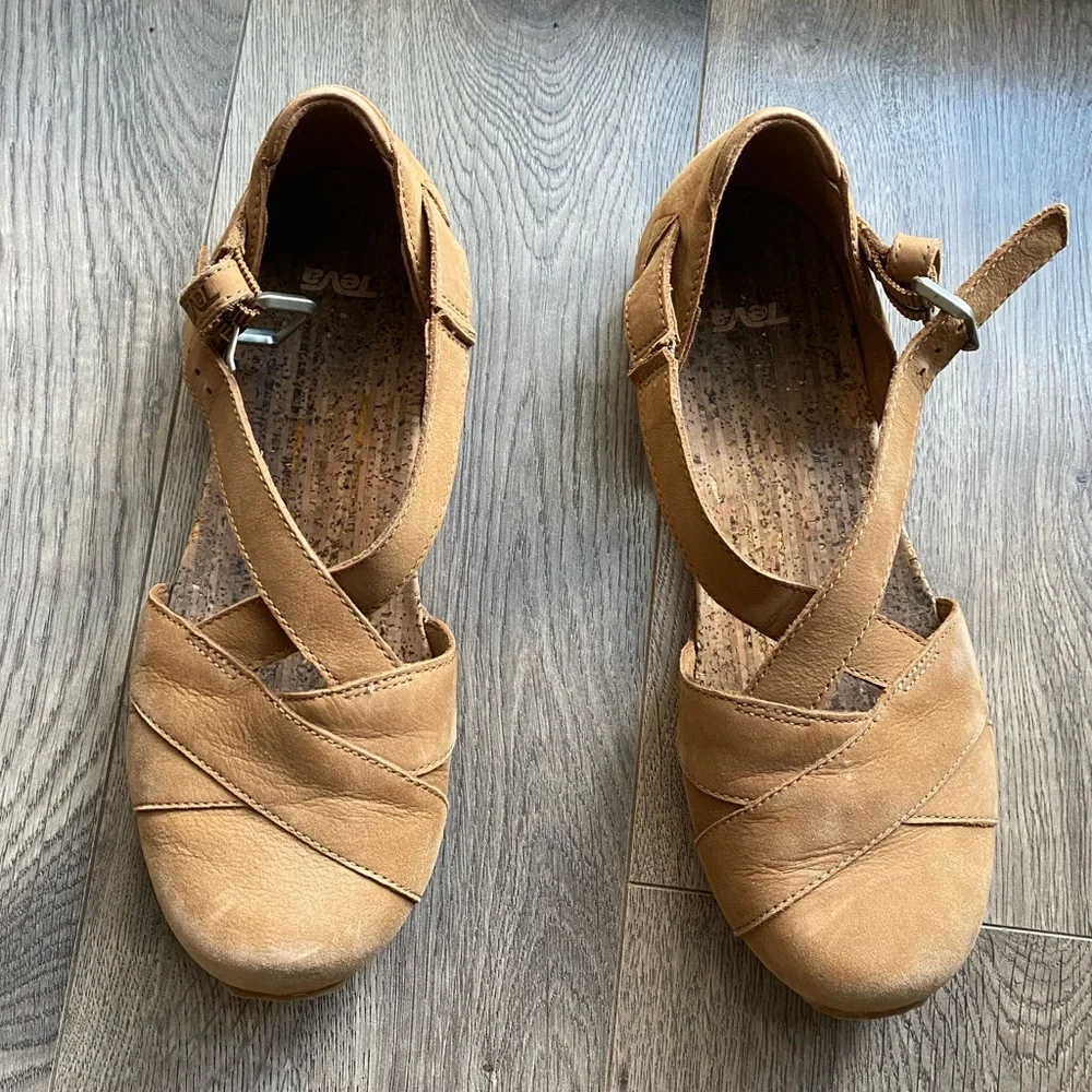 Teva | Women's Tan Leather Cross-Strap Sandals | Size 6